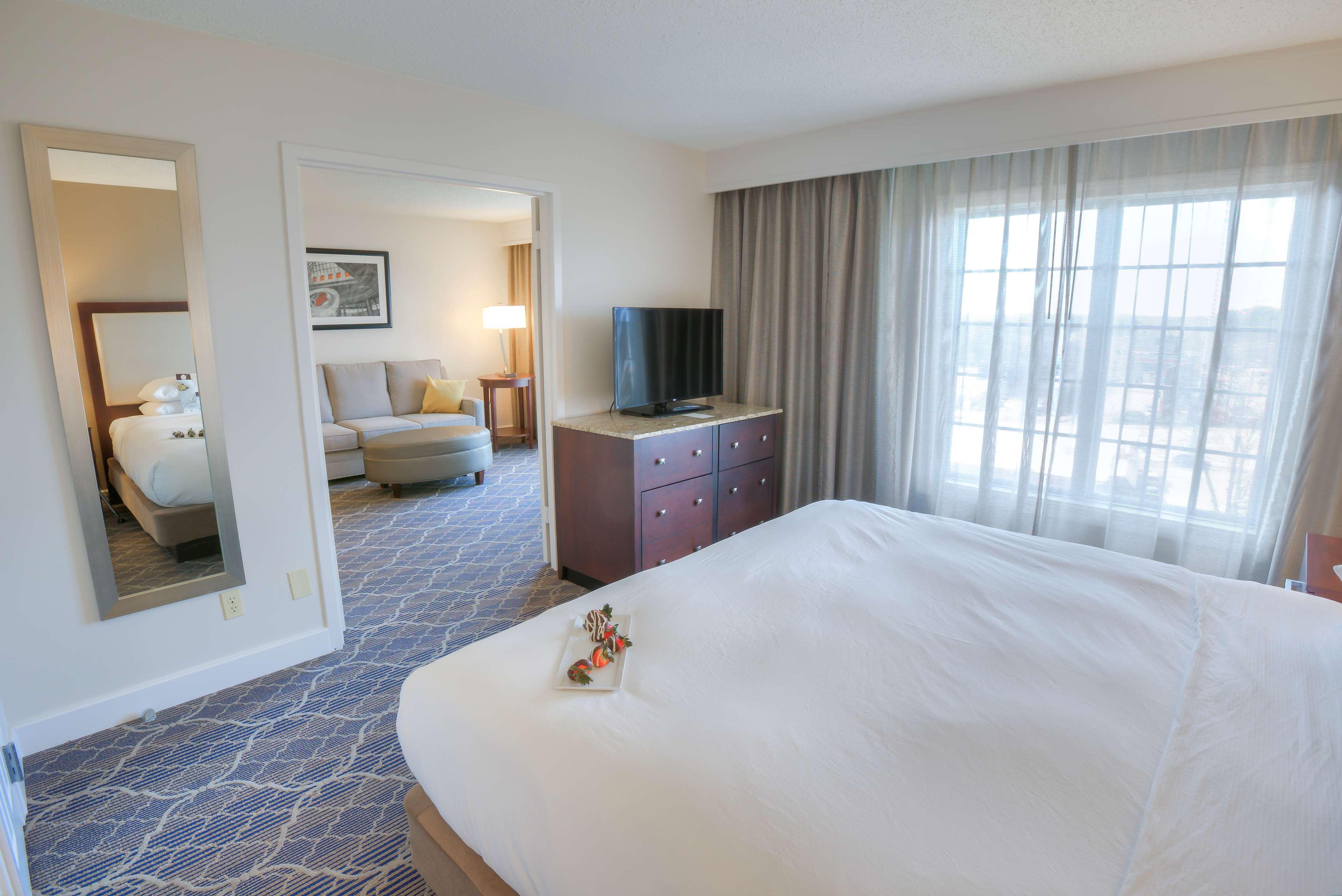 Doubletree Suites By Hilton At The Battery Atlanta Smyrna Exterior photo