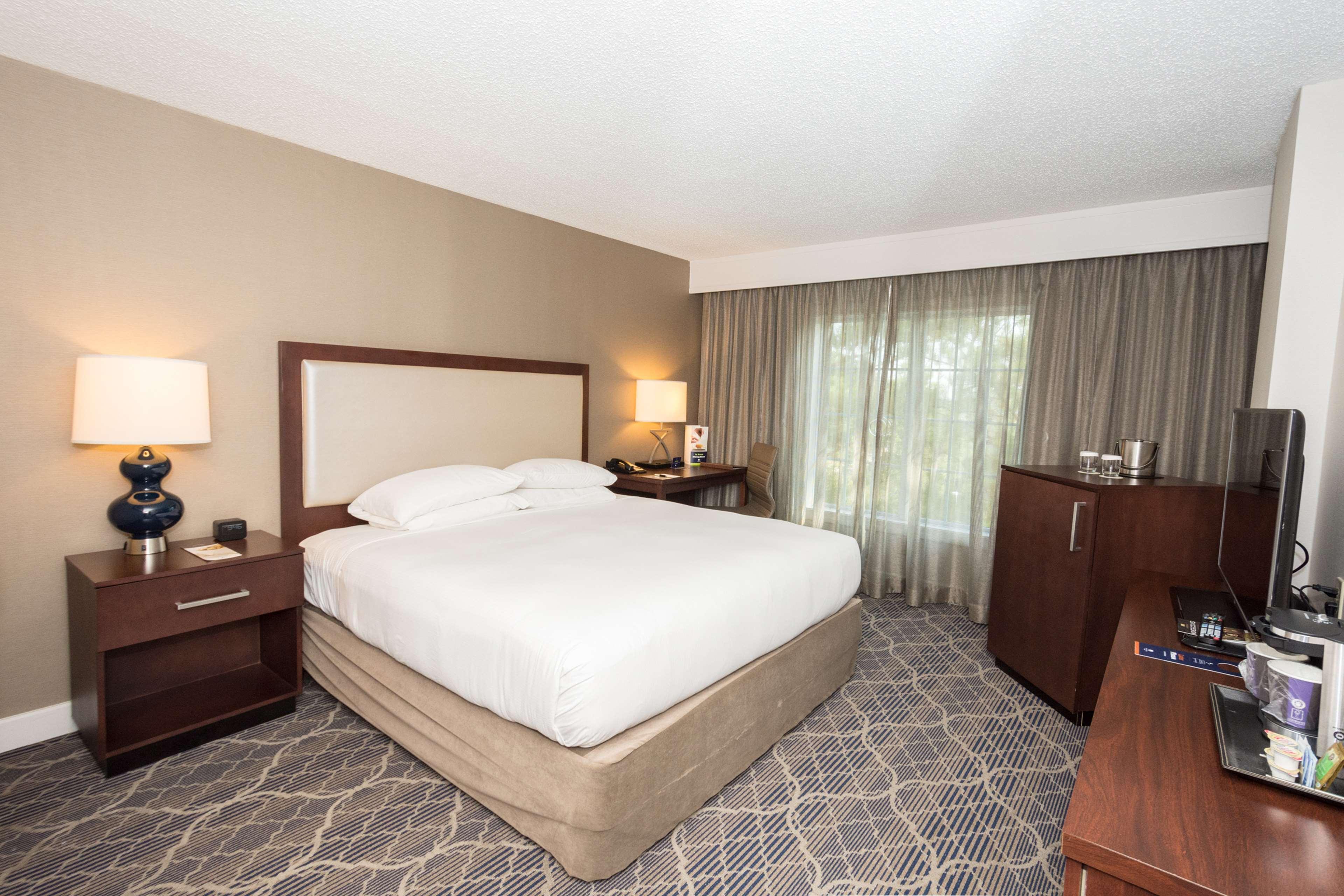 Doubletree Suites By Hilton At The Battery Atlanta Smyrna Exterior photo