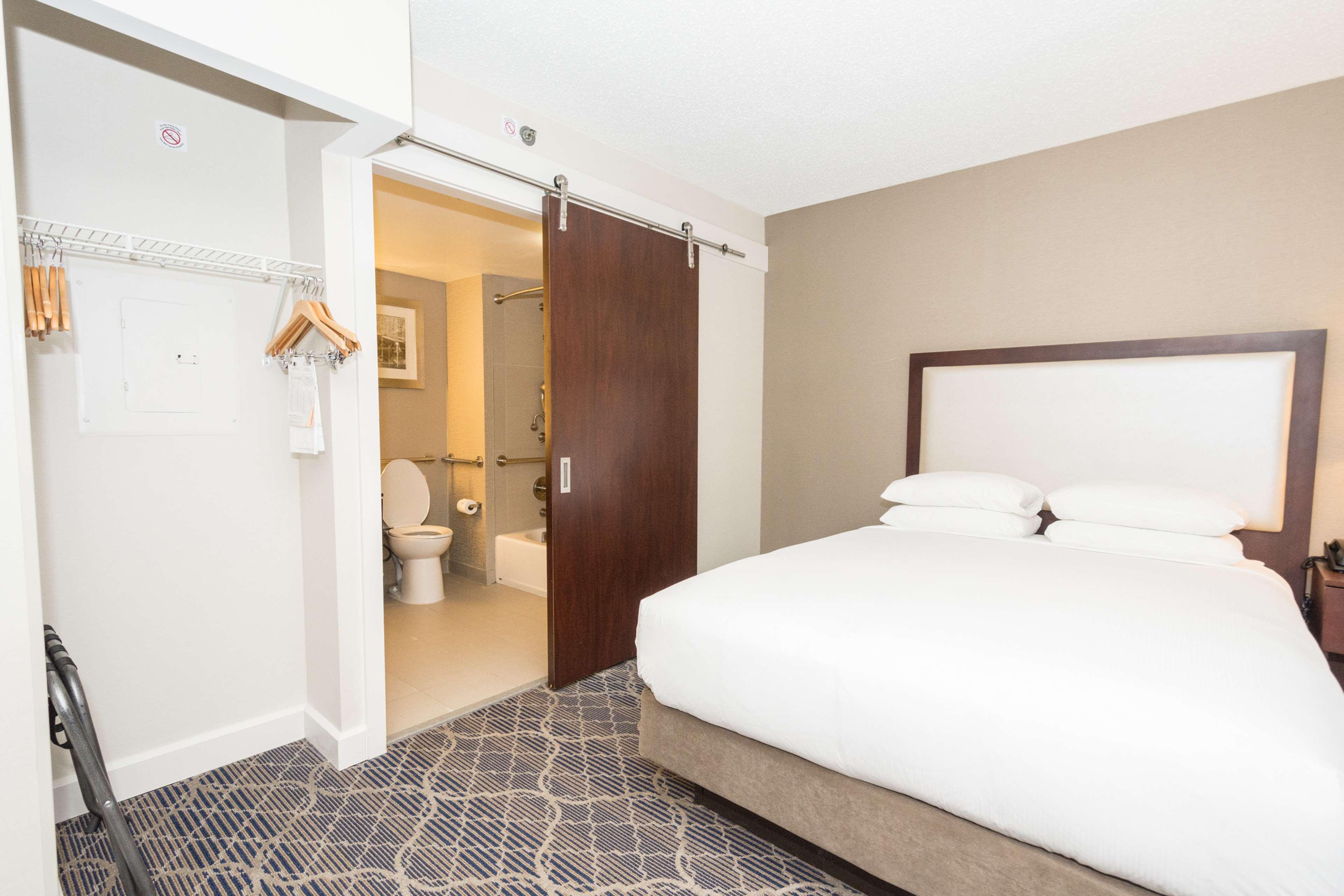 Doubletree Suites By Hilton At The Battery Atlanta Smyrna Exterior photo