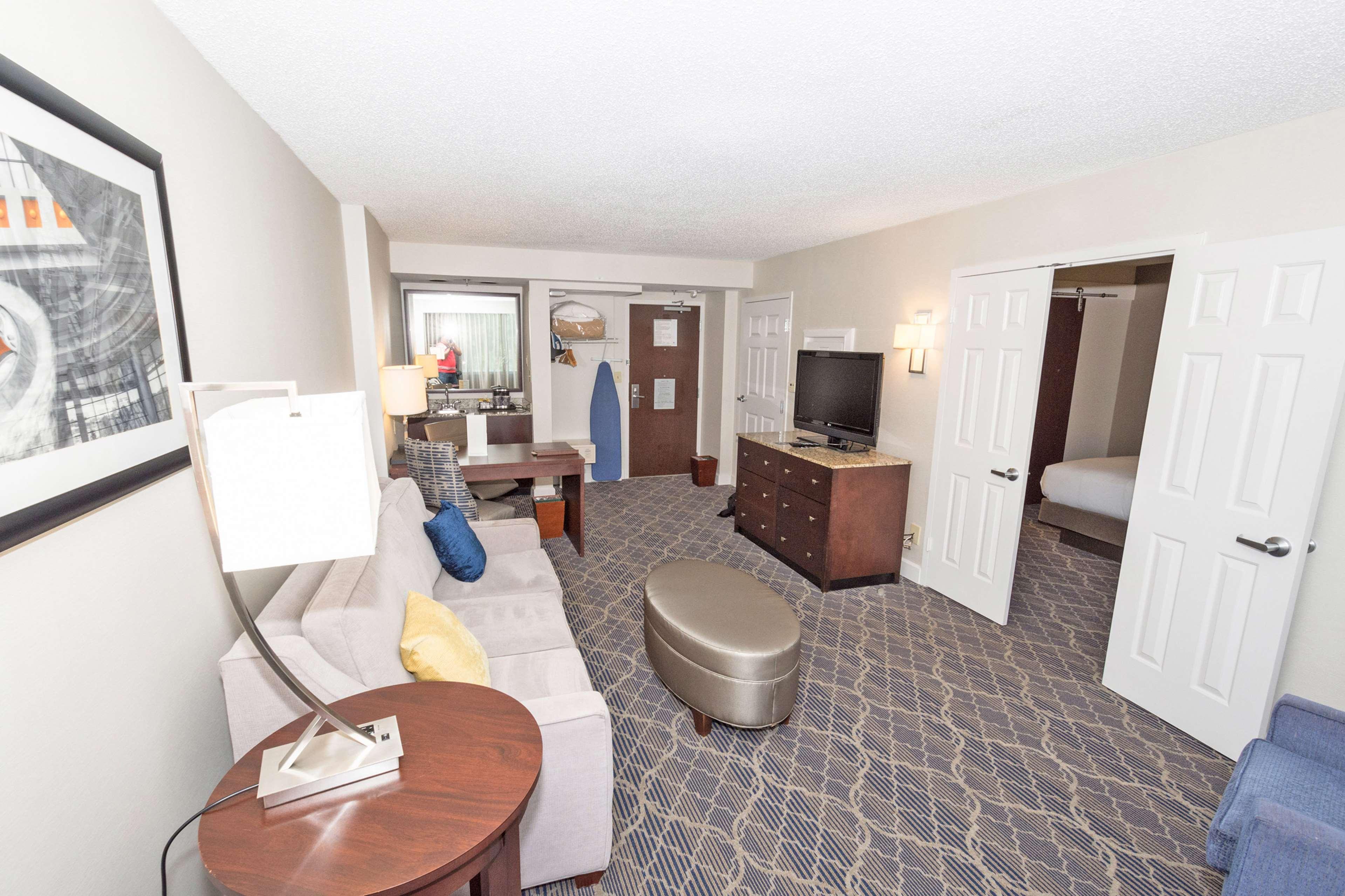 Doubletree Suites By Hilton At The Battery Atlanta Smyrna Exterior photo