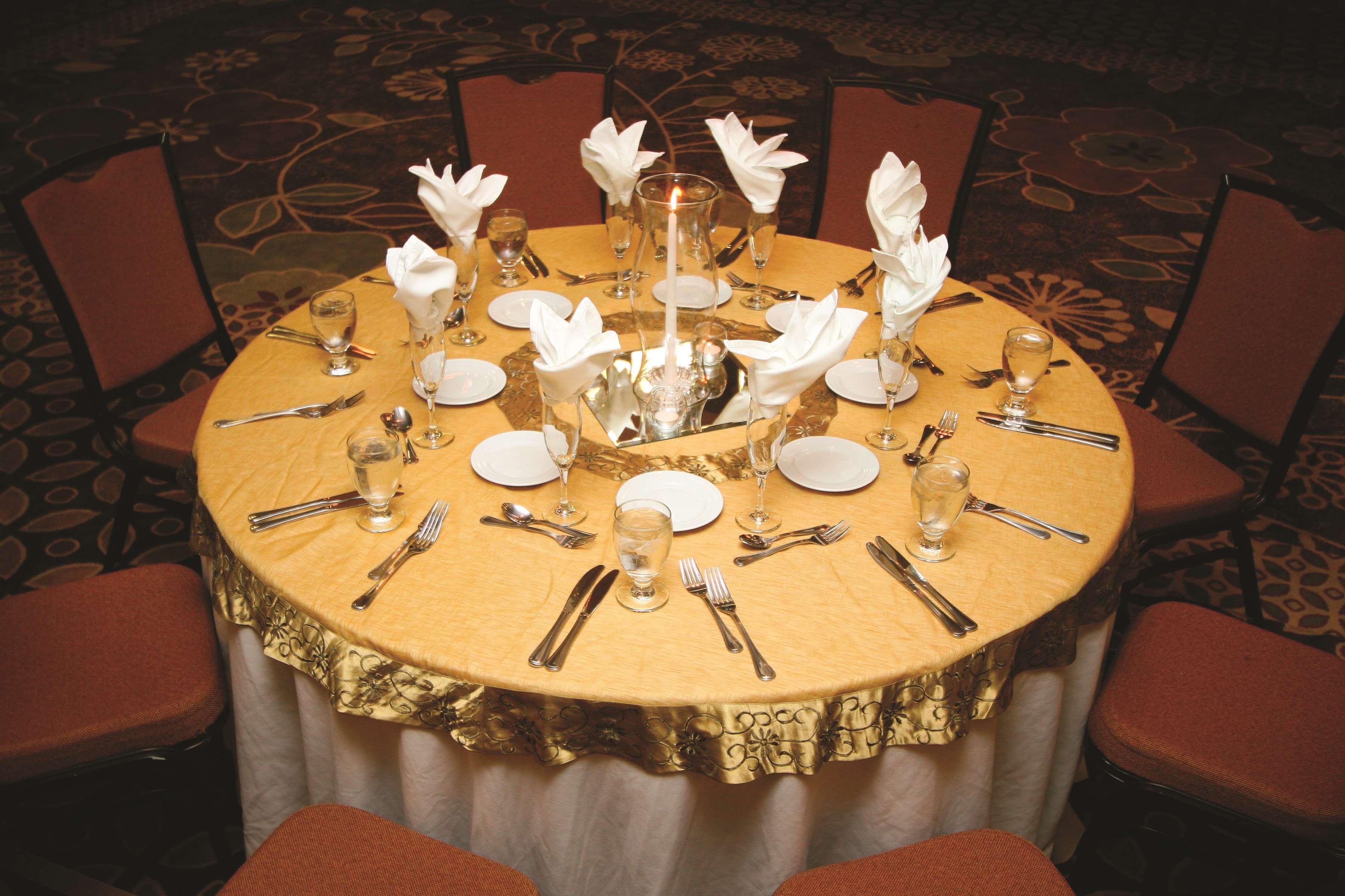 Doubletree Suites By Hilton At The Battery Atlanta Smyrna Restaurant photo