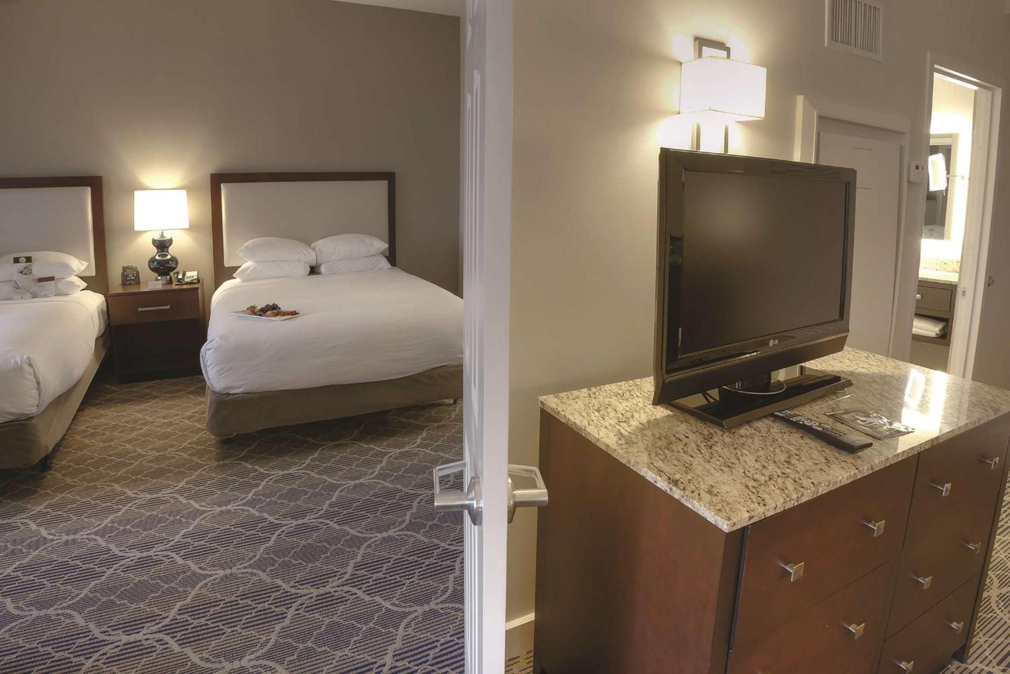 Doubletree Suites By Hilton At The Battery Atlanta Smyrna Exterior photo