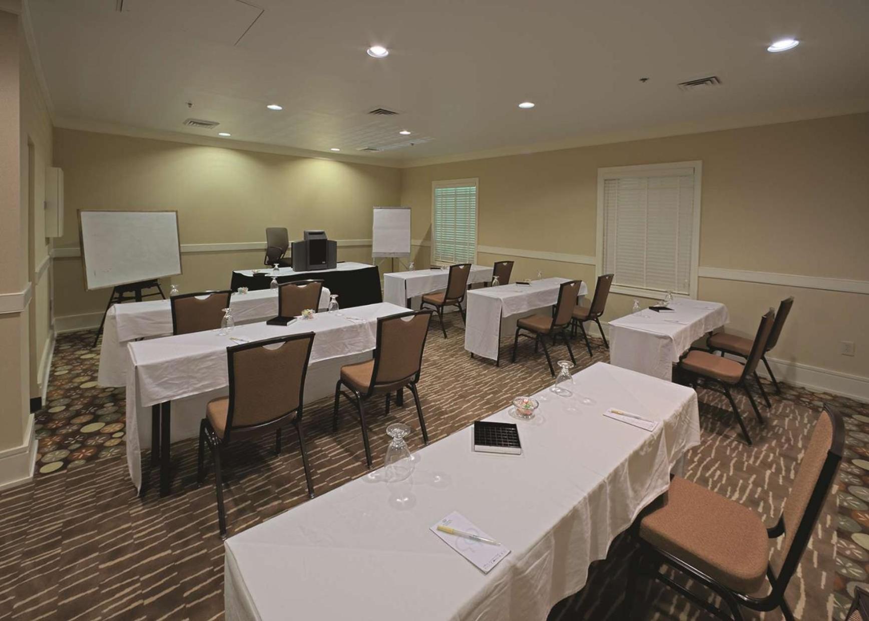Doubletree Suites By Hilton At The Battery Atlanta Smyrna Exterior photo