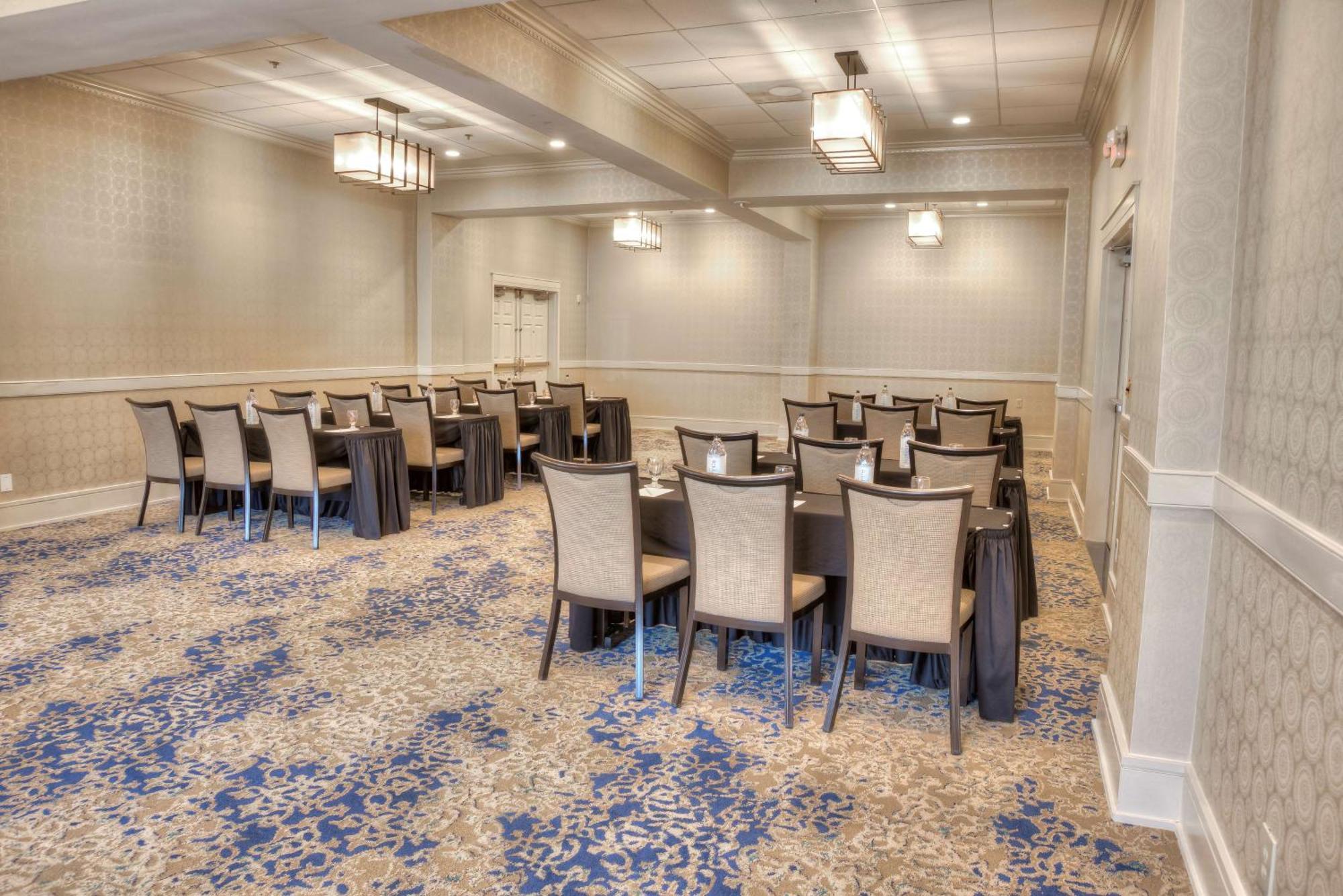 Doubletree Suites By Hilton At The Battery Atlanta Smyrna Exterior photo