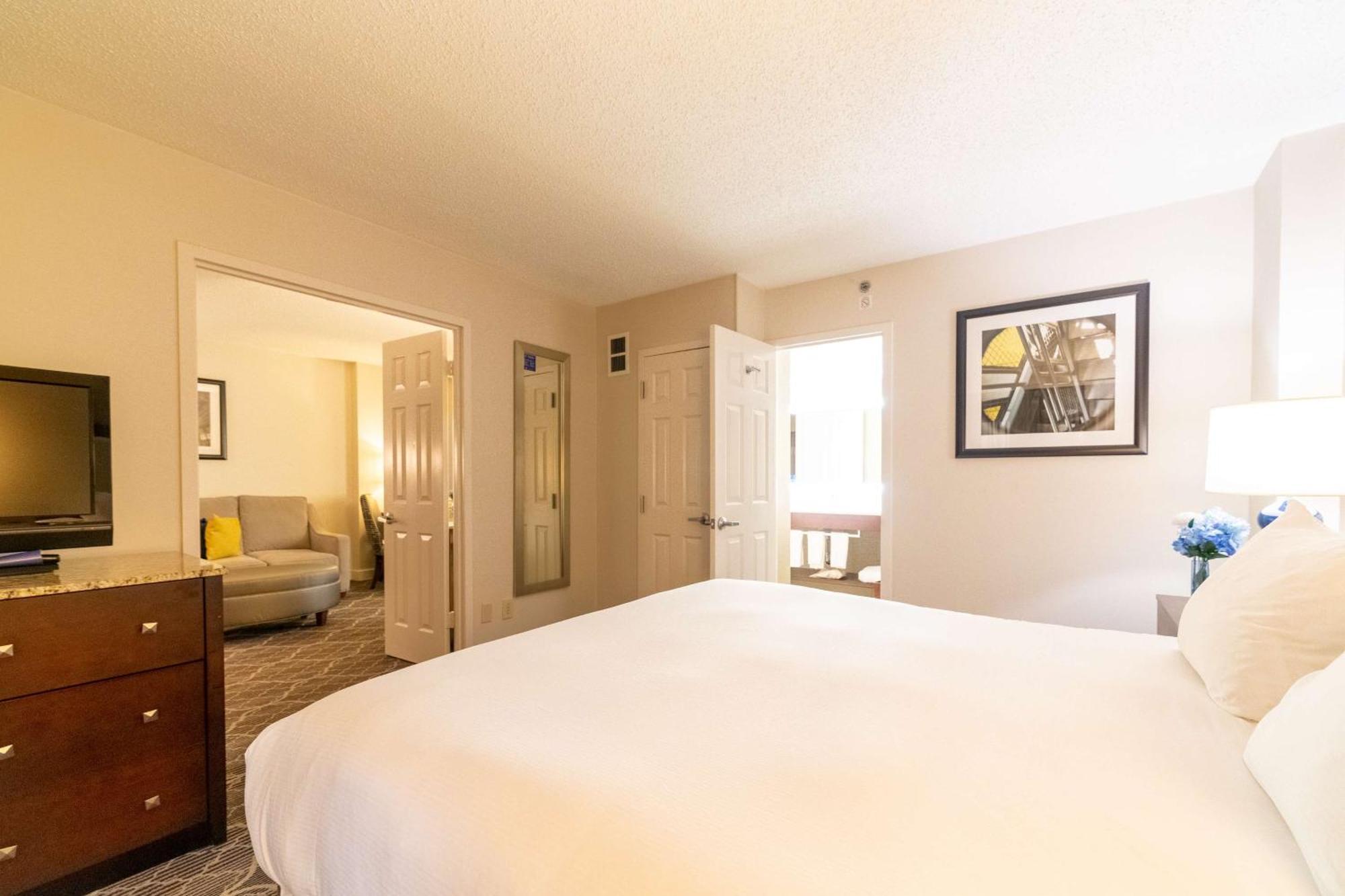 Doubletree Suites By Hilton At The Battery Atlanta Smyrna Exterior photo